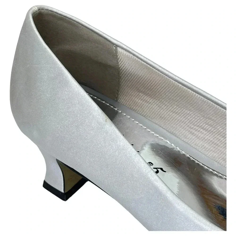 Easy Street Womens Heels 9M Waive Silver Satin